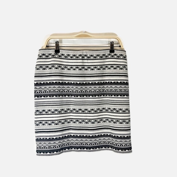 J. Jill Black and White Geometric Design Mini Skirt Elastic Waist Size M - Picture 1 of 7